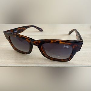 Quay Australia Sunglasses - MAKIN MOVES - TORTOISE/SMOKE POLARIZED